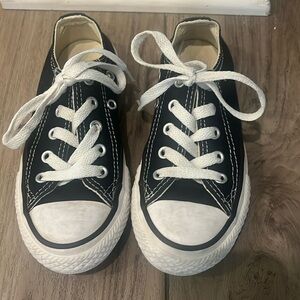 Converse low top ahoes